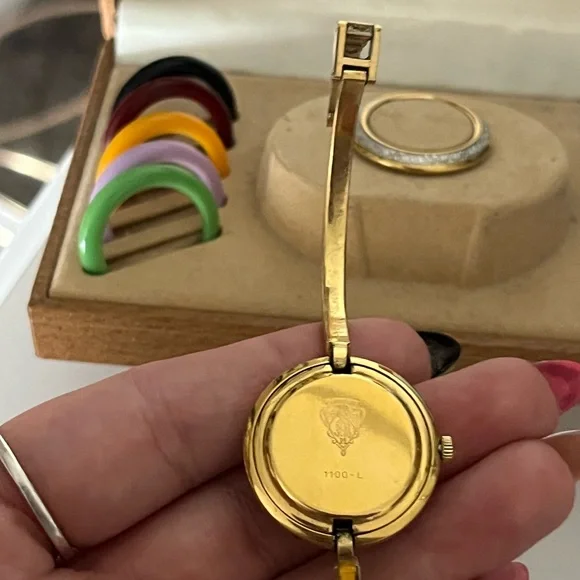 Gucci Gold Bezel Watch With All Bezels - Picture 4 of 9
